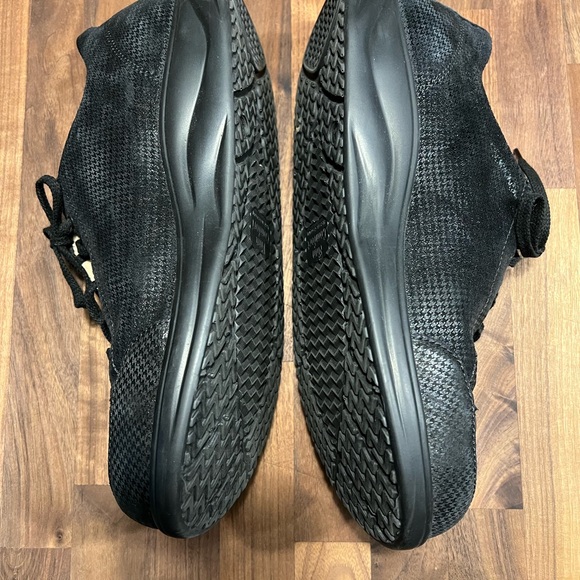 Finn Comfort Black Sneakers with Smooth Leather Finish - Picture 2 of 6